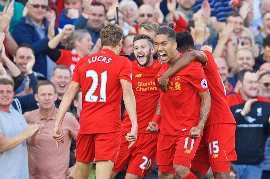 掘金主场有几位小球迷举牌支持威少：拉塞尔拿MVP