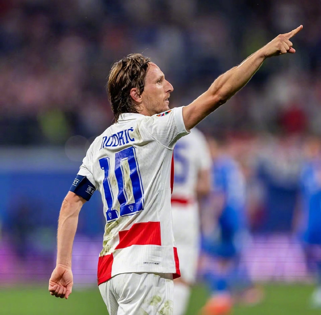 前锋伤愈回归轰出世界波