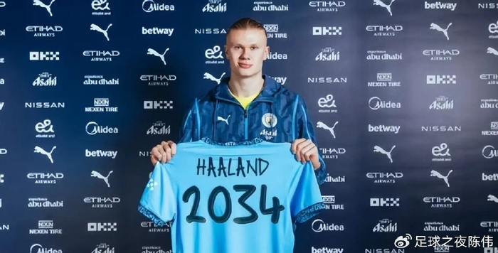 2025巴甲10月最佳球员：帕尔梅拉斯中锋维托尔-罗克